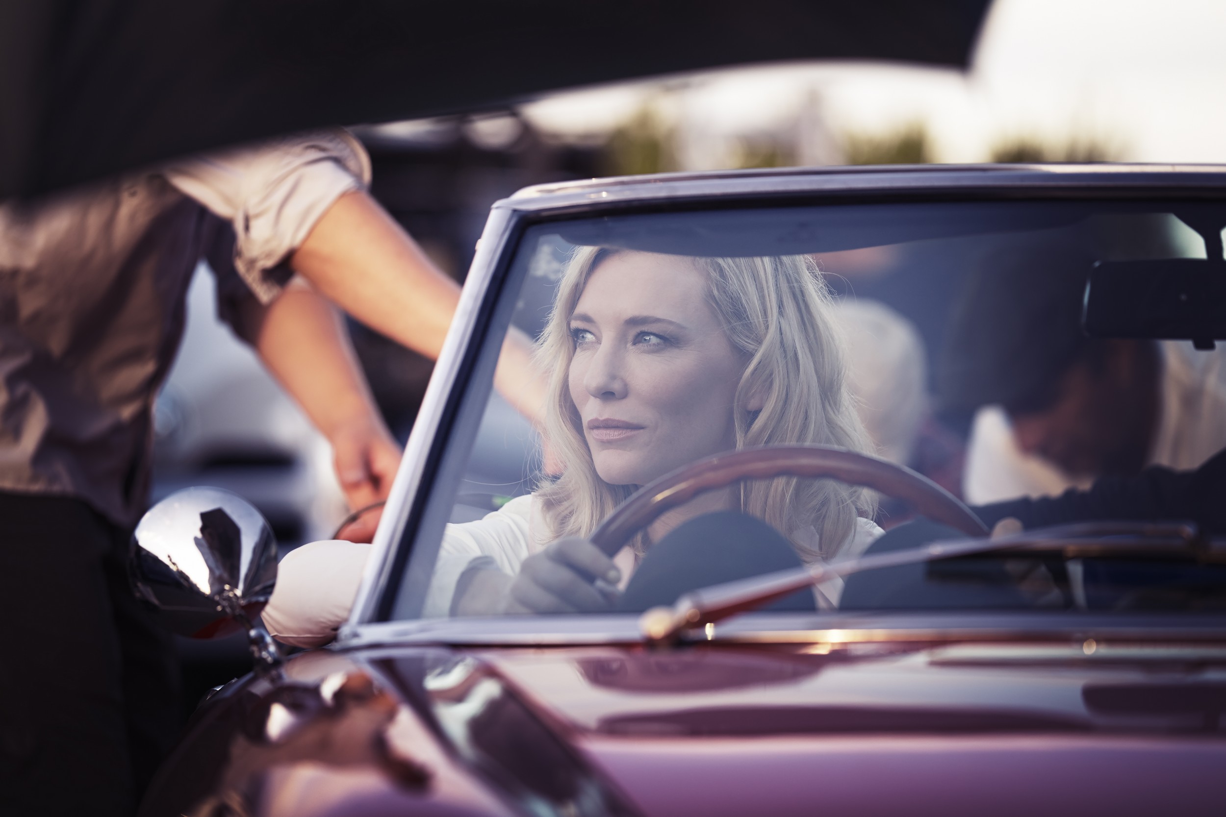 Кейт в машине с матерью. Голова Кейт Бланшет в музакальном клипе. Фото Кейт Бланшетт в рекламе Armani code.